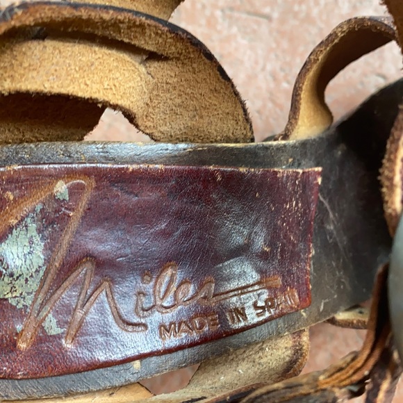 VINTAGE | Leather Sandals - Picture 8 of 9